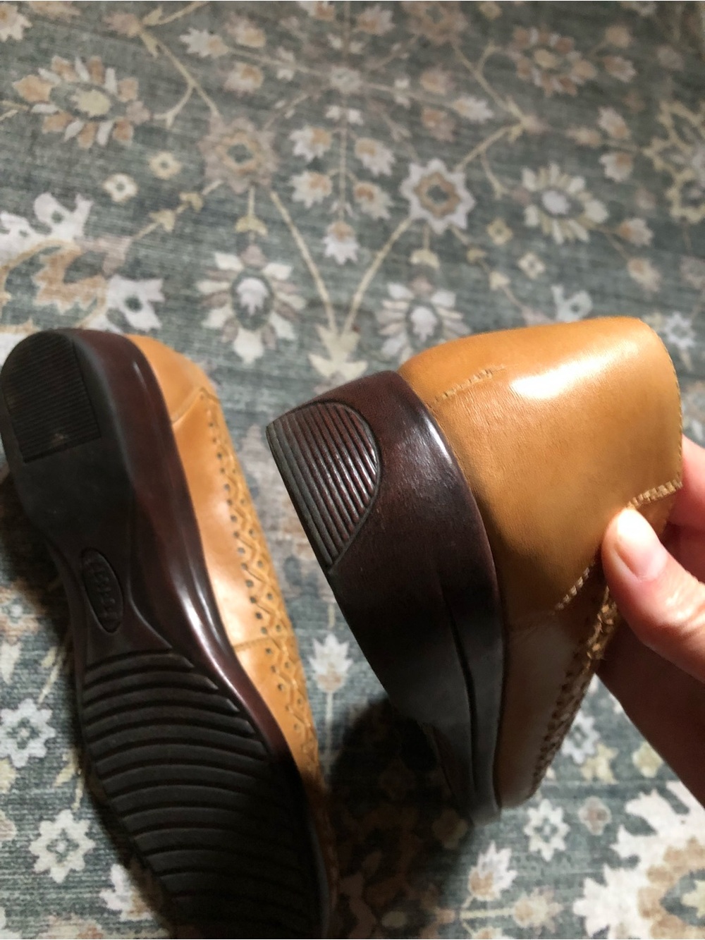 Vintage Tan Leather Slip-On Loafers 🖤 - Picture 4 of 9